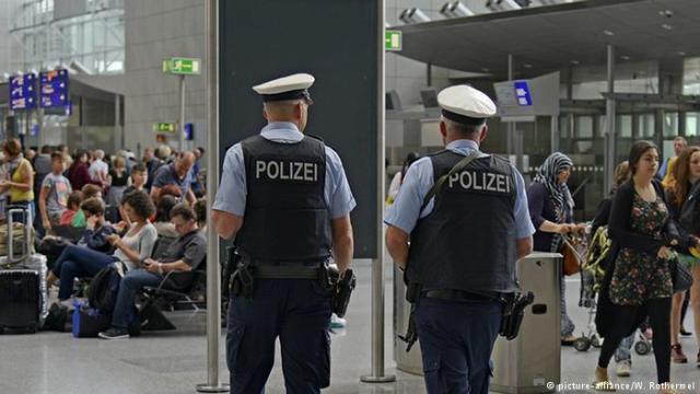 Havalimanı Polisine “Kahrolası Nazi” Deyince…