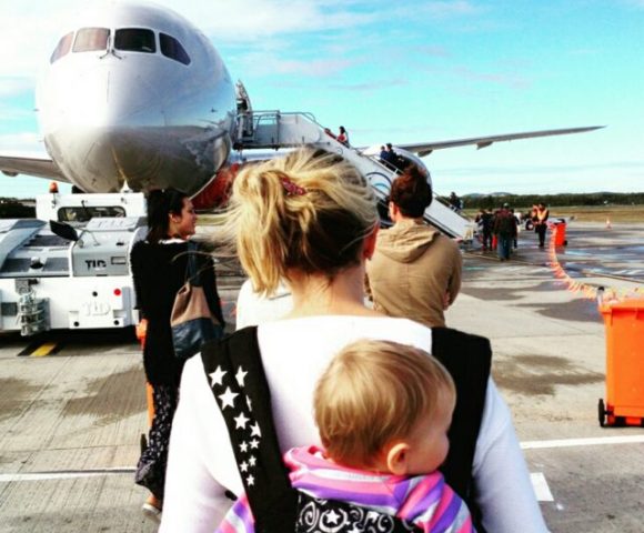 Uçak Bileti Alabilmek İçin Bebeğini Sattı