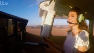 Angelina Jolie Çöle Uçak İndirdi