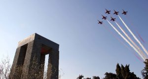 TÜRK YILDIZLARI ÇANAKKALE’DE NEFES KESTİ (VİDEO)