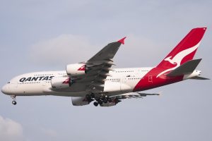 QANTAS UÇAĞINDA CEP TELEFONU ALEV ALDI!