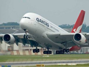 Qantas Alev Alan Motoru Kapatıp Geri Döndü