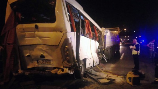 Sabiha Gökçen Servisinde Feci Kaza: 8 Yaralı!