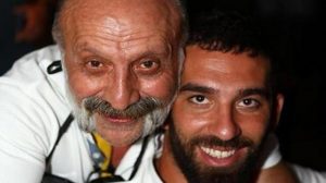 Arda Turan Uçakta Gazeteciye Saldırdı