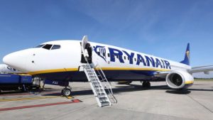 Dokuz Yolcuyu Uçaktan Attılar