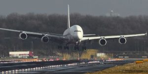 A380’den Fırtınada Nefes Kesen İniş (Video)