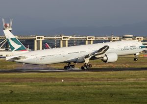 Cathay Pacific Urumçi’ye Acil İndi!