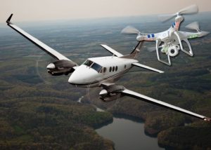 Korkulan Oldu: Drone Uçağa Çarptı!