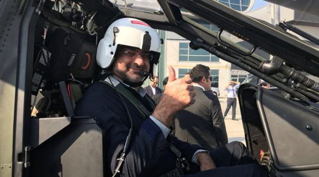 Pakistan Başbakanı Abbasi T129 Atak’la Uçtu