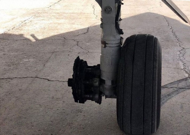 Lastiği Patlayan Uçak Tehlike Atlattı