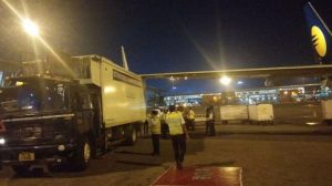 Kamyon Uçağa Çarptı