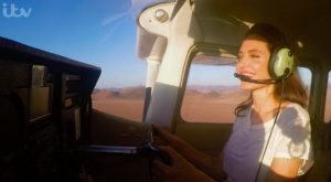 Angelina Jolie Çöle Uçak İndirdi