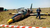 Pilot Savaş Uçağını Araziye İndirdi