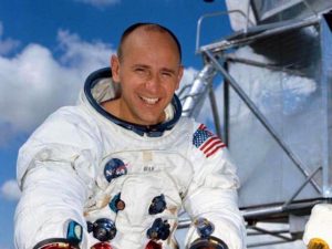 AYDA YÜRÜYEN 4’ÜNCÜ ASTRONOT HAYATINI KAYBETTİ