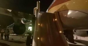 Yolcu Uçağın Tahliye Botunu Patlattı