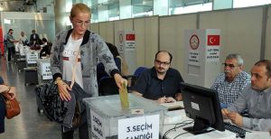 ATATÜRK HAVALİMANI’NDA İLK OYLAR KULLANILDI