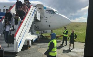BOEİNG 737 İNİŞTE PİSTTEN ÇIKTI