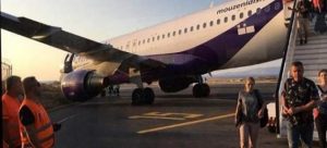 A320 KALKIŞTA DİKMEYİ KIRDI (VİDEO)