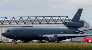 TANKER UÇAK ACİL İNDİ