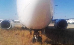 BOEİNG 737 PİSTTEN ÇIKARAK ÇAMURA SAPLANDI