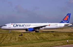 ONUR AİR UÇAĞI KÖLN’E İNİŞTE PİSTTE KALDI