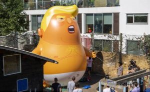 KRALİÇE’DEN TRUMP BALONU’NA İZİN ÇIKTI