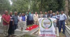 VECİHİ HÜRKUŞ KABRİ BAŞINDA ANILDI