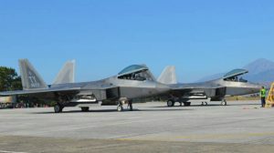 ABD F-22’LERİ İLK KEZ YUNANİSTAN’A İNDİ