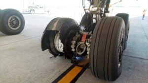 İBERİA’NIN A340’I İNİŞTE LASTİK PATLATTI