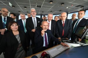 İSTANBUL’DAN İLK UÇUŞUN TALİMATINI BAKAN VERDİ