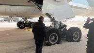 CATHAY PACİFİC UÇUŞA GİDERKEN PİST ÇÖKTÜ