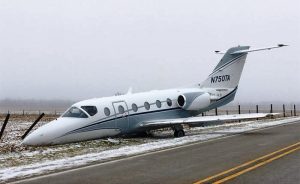 HAWKER-400 İNİŞTE PİSTTEN ÇIKTI