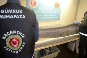 ATATÜRK HAVALİMANI’NDA YILAN DERİSİ OPERASYONU