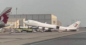 YÜK İNDİREN KARGO UÇAĞINDA BÜYÜK HASAR