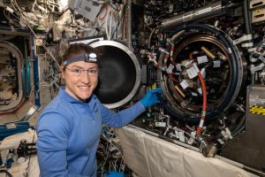 KADIN ASTRONOT REKOR KIRACAK