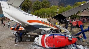 KALKAN UÇAK HELİKOPTERE ÇARPTI: 3 ÖLÜ!