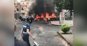 UÇAK CADDEYE DÜŞTÜ