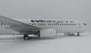 WESTJET UÇAĞI PİSTTEN ÇIKTI
