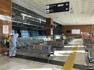 DHMİ HAVALİMANLARINI DEZENFEKTE EDİYOR