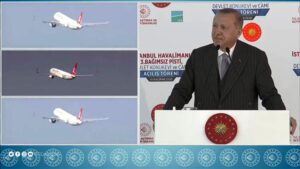 İSTANBUL HAVALİMANI’NDAN 3 UÇAK BİRDEN HAVALANDI