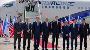 İSRAİL’İN TARİHİ UÇUŞUNU DÜNYA CANLI İZLEDİ