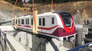İSTANBUL HAVALİMANI METROSUNDA İLK TREN RAYLARDA