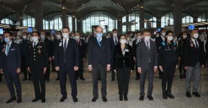 İSTANBUL HAVALİMANI’NDA ATA’YA SAYGI DURUŞU