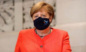MERKEL’DEN AŞI PASAPORTUNA TAM DESTEK