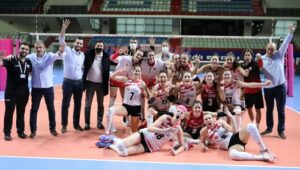 THY FİLEDE PLAYOFF’A UÇTU