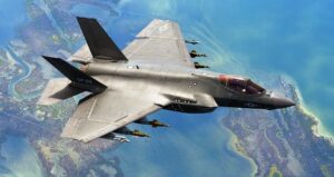 F-35 HAVADA KENDİNİ VURDU
