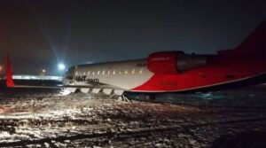 CRJ-200 İNİŞTE PİSTTEN ÇIKTI