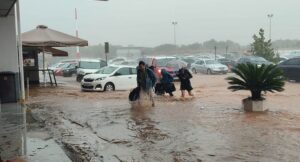 YUNANİSTAN’DA HAVALİMANI’NI SEL BASTI