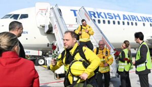 ALMAN EKİPLERİ GÜLLERLE UĞURLANDI