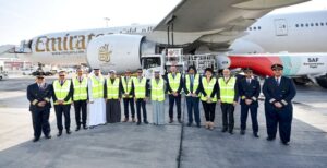 EMIRATES’TEN %100 SAF YAKITLA TARİHİ UÇUŞ